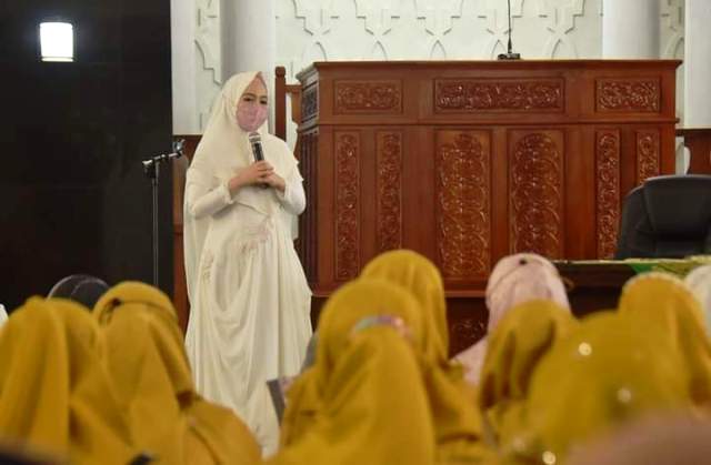 Ketua PKK Kota Padang Panjang, Dian Puspita saat berikan sambutan di Islamic Centre, Selasa (29/3/2022) siang.